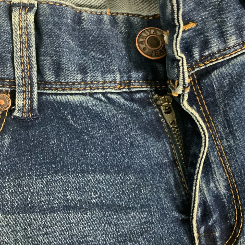 Ariya Blue Jeans - Picture 3 of 11